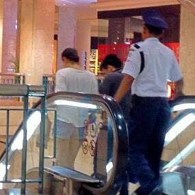 FOTO ARIEL DAN SOPHIA LATJUBA GANDENGAN DI MALL Ariel Noah Pacar Sophia Latjuba